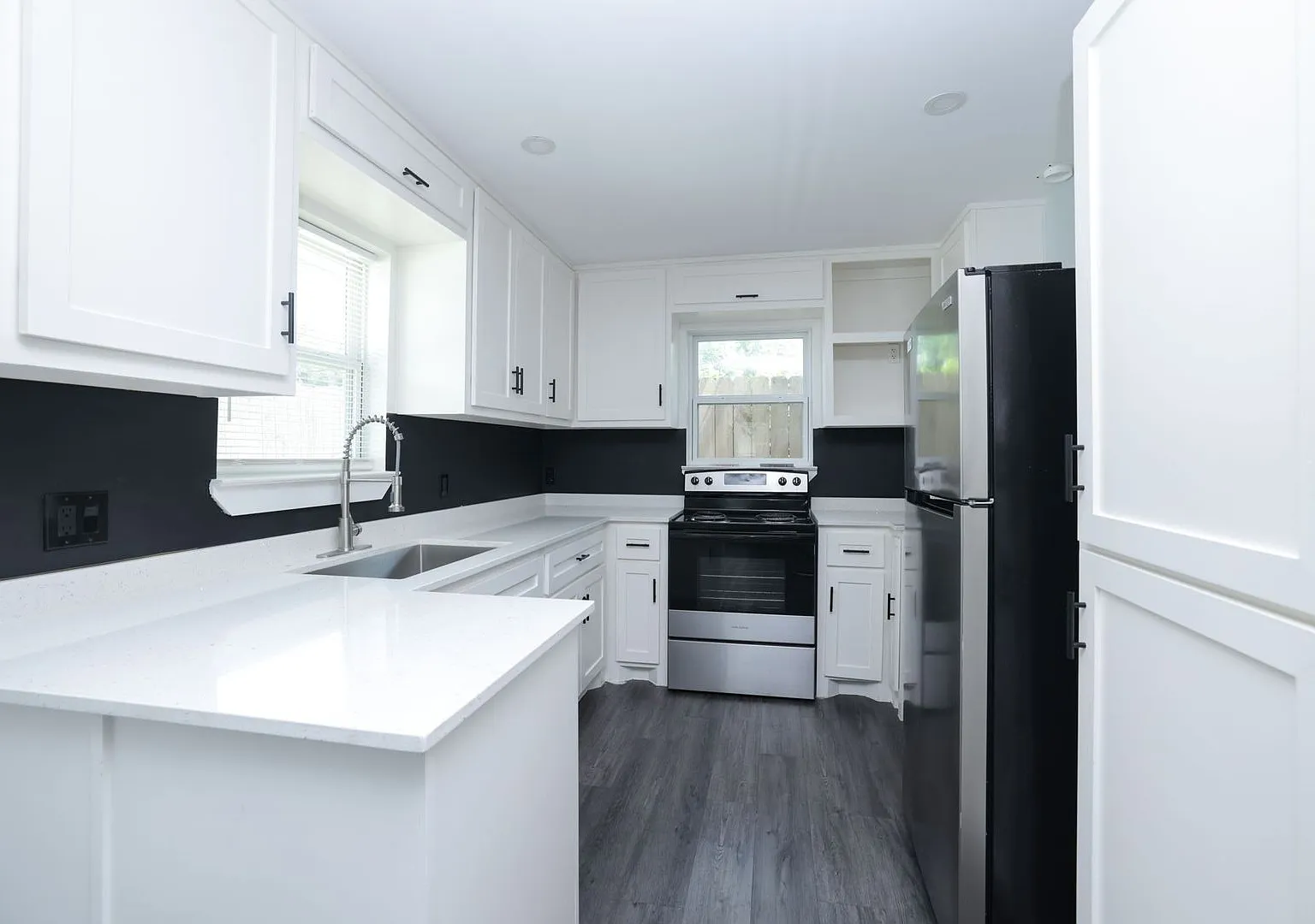 4120 Linn St — Photo 4