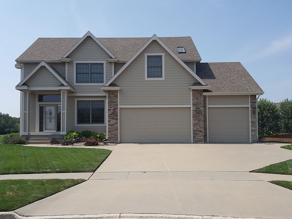 1st image of 3806 NE Briarwood Dr