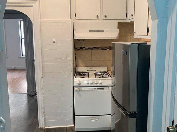 3rd image of 1150 Manor Ave APT 1R
