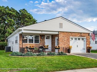 5 Merrilee Ln, Toms River, NJ 08757