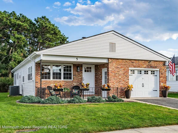 5 Merrilee Lane, Toms River, NJ 08757