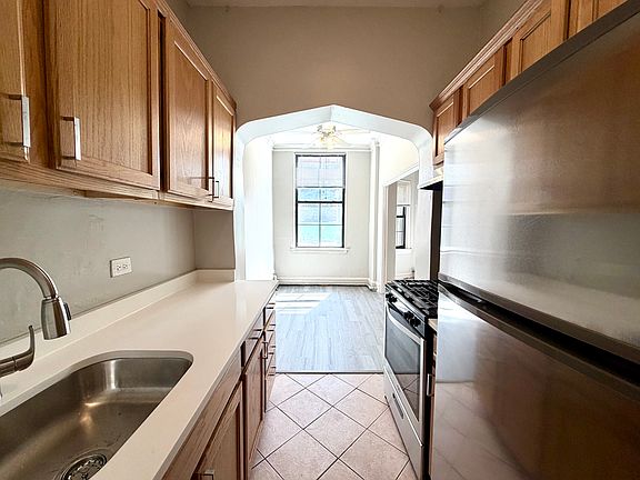 3rd image of 1033 W Loyola Ave #106