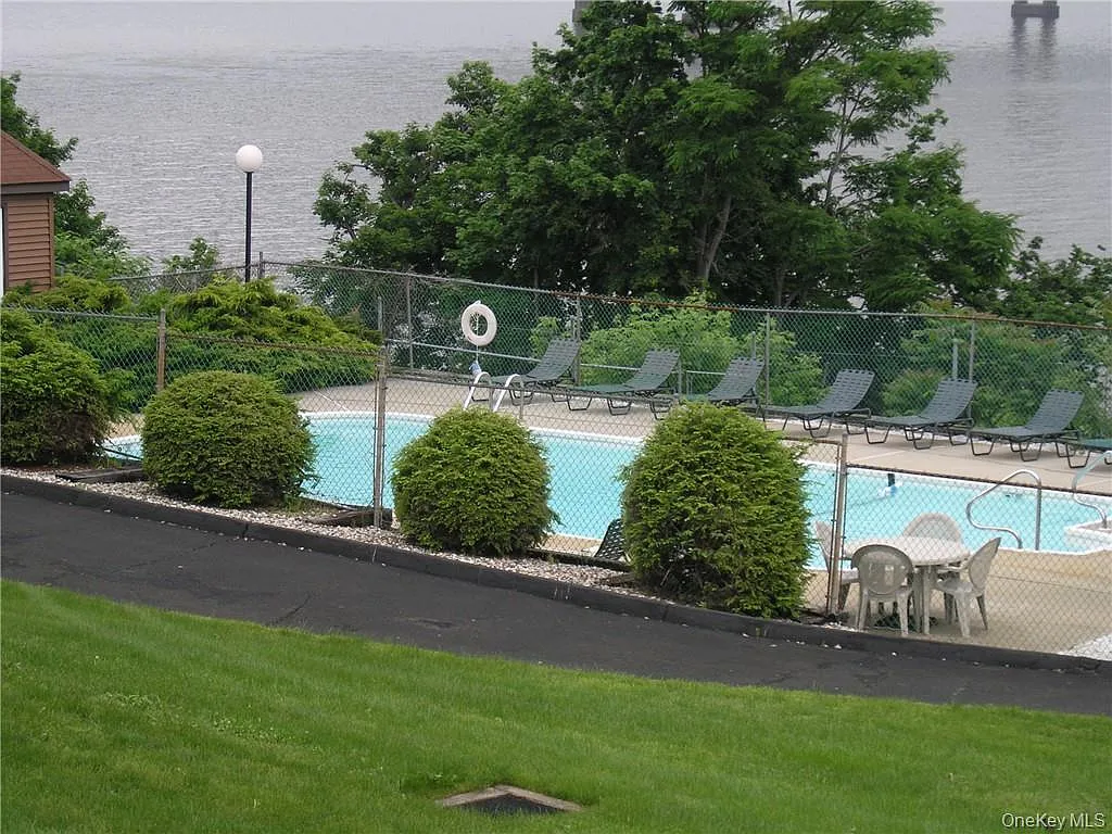 1 bed, 1.5 bath, 1140 sqft, $2,300 — Photo 4