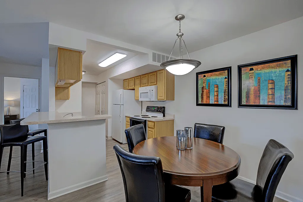 Woodland Lakes Apartments — Photo 4