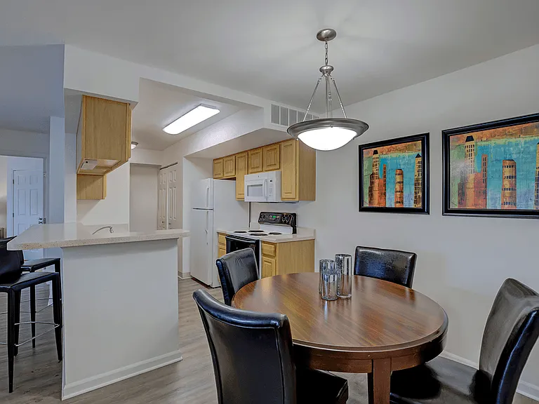 Woodland Lakes Apartments — Photo 4