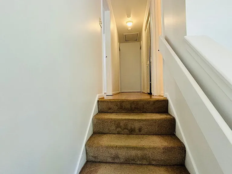 327 Shenandoah Cir — Photo 10
