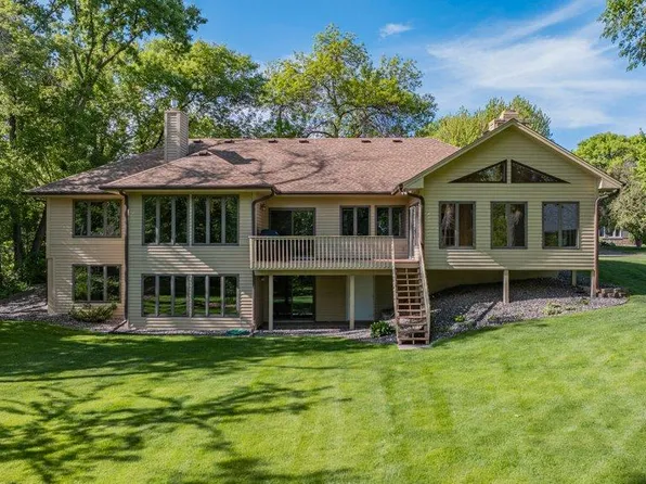 9915 29th Ave N, Plymouth, MN 55441