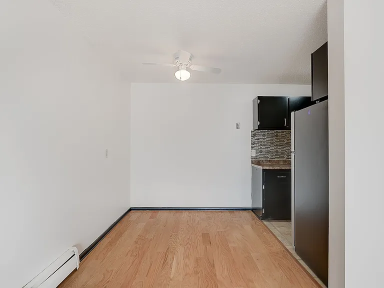 Winnetka Village Apts — Photo 22