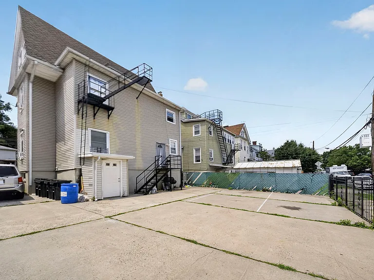 467-469 Summer Ave #3 — Photo 23