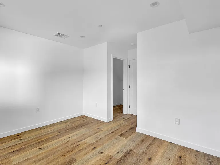 Best Priced Luxury 4 & 5 Bed Townhomes in Mid-City! — Photo 23