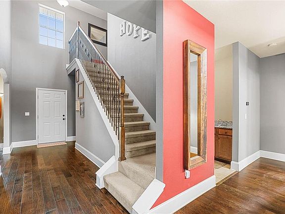 3rd image of 585 Sheffield Ave