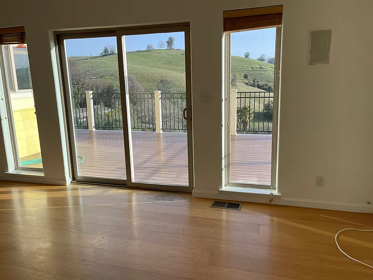 272 California Dr — Photo 8