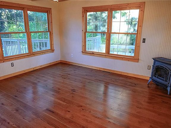 4th image of 79 Maple Hill Dr