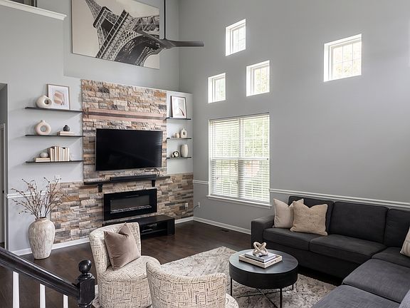 4th image of 48 Forsythia Ln