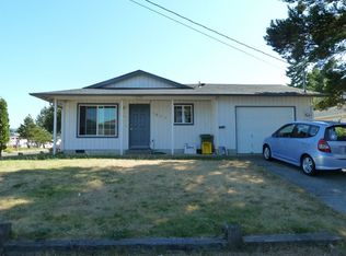 1688 30th St, Florence, OR 97439