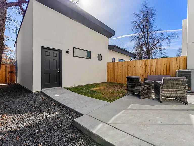 1660 Colorado Blvd — Photo 35