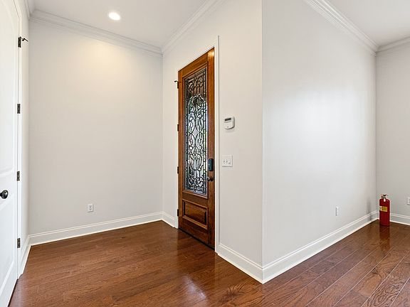 5th image of 6233 Charleston Ct