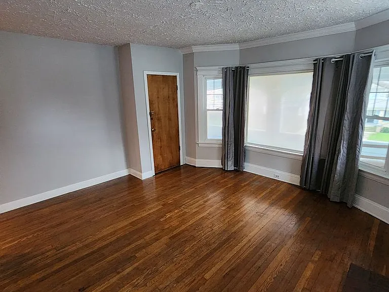 2664 Hampshire Rd — Photo 4
