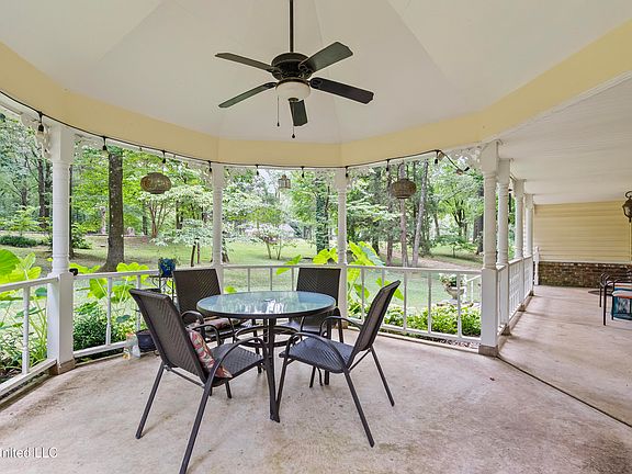3rd image of 7155 Country Oak Dr