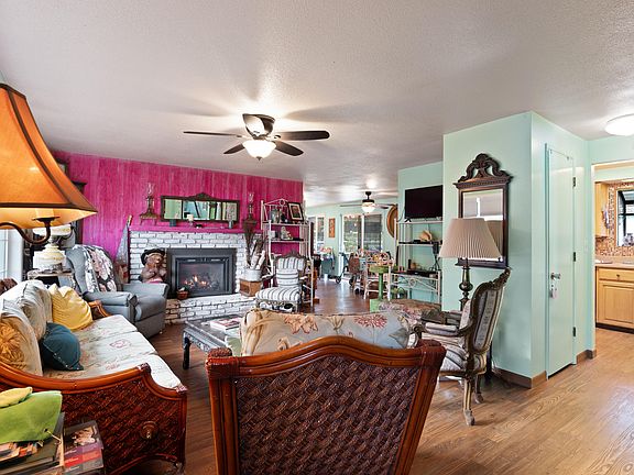 4th image of 935 View St