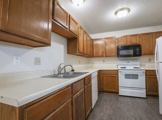 107 W Gold Coast Rd #40, Papillion, NE 68046