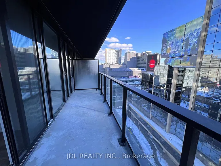 20 Edward St N #805 — Photo 10