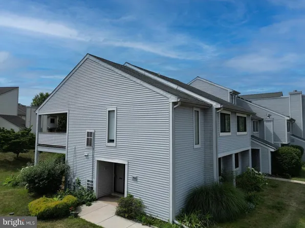 708 Continental Dr #240, Harleysville, PA 19438