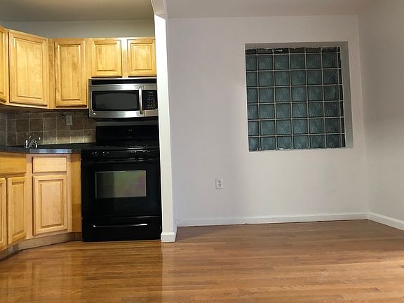 3rd image of 108 Martin Luther King Jr Pl APT 3F