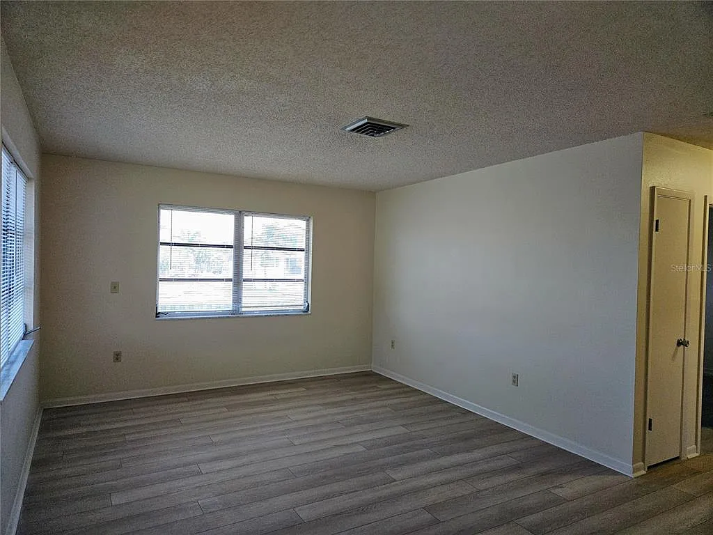 2 bed, 1.0 bath, 855 sqft, $2,200 — Photo 2