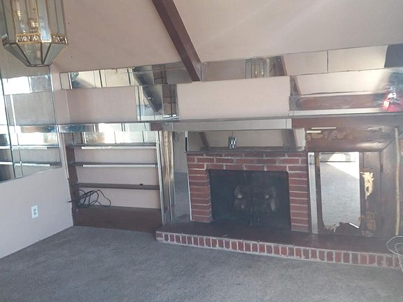3rd image of 2371 Niagara St #2