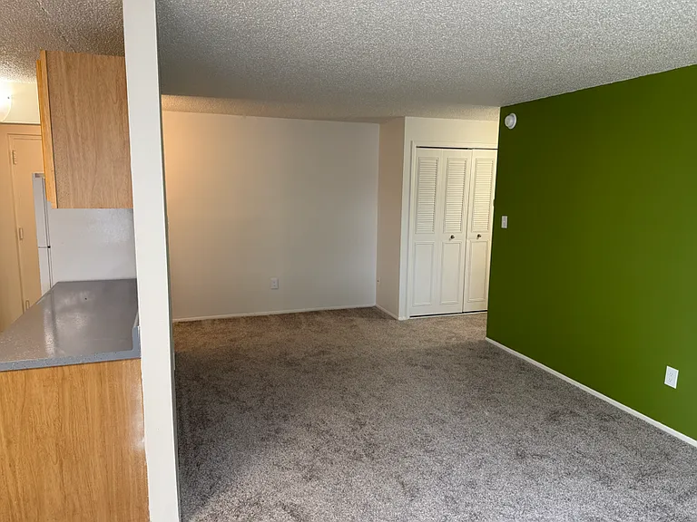 Westchester Towers Apartments — Photo 11