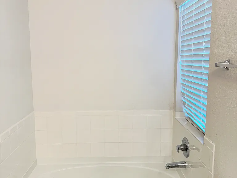 2075 Hartley Dr — Photo 23