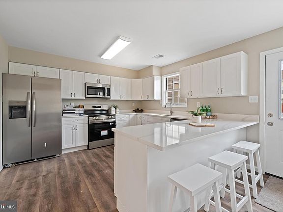 4th image of 6140 Sea Lion Pl