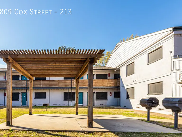 1729 Cox St — Photo 363