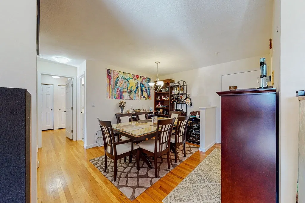 2 bed, 937 sqft, $3,200 — Photo 4