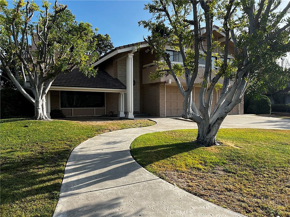 1st image of 17991 Wellington Cir
