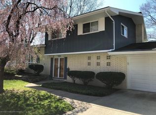2501 Woodview Dr, Lansing, MI