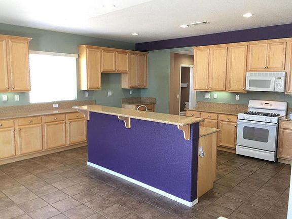 5th image of 44257 Dahlia St
