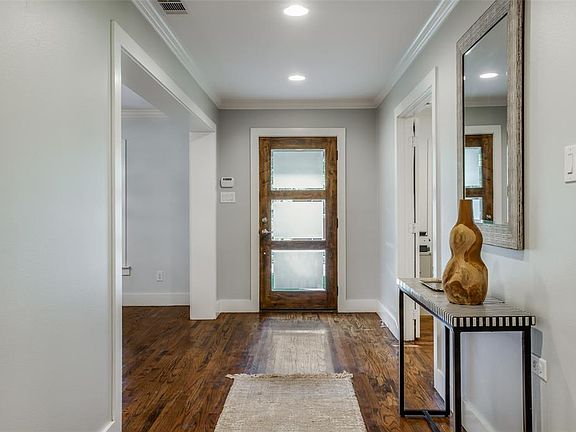 3rd image of 7131 Cornelia Ln