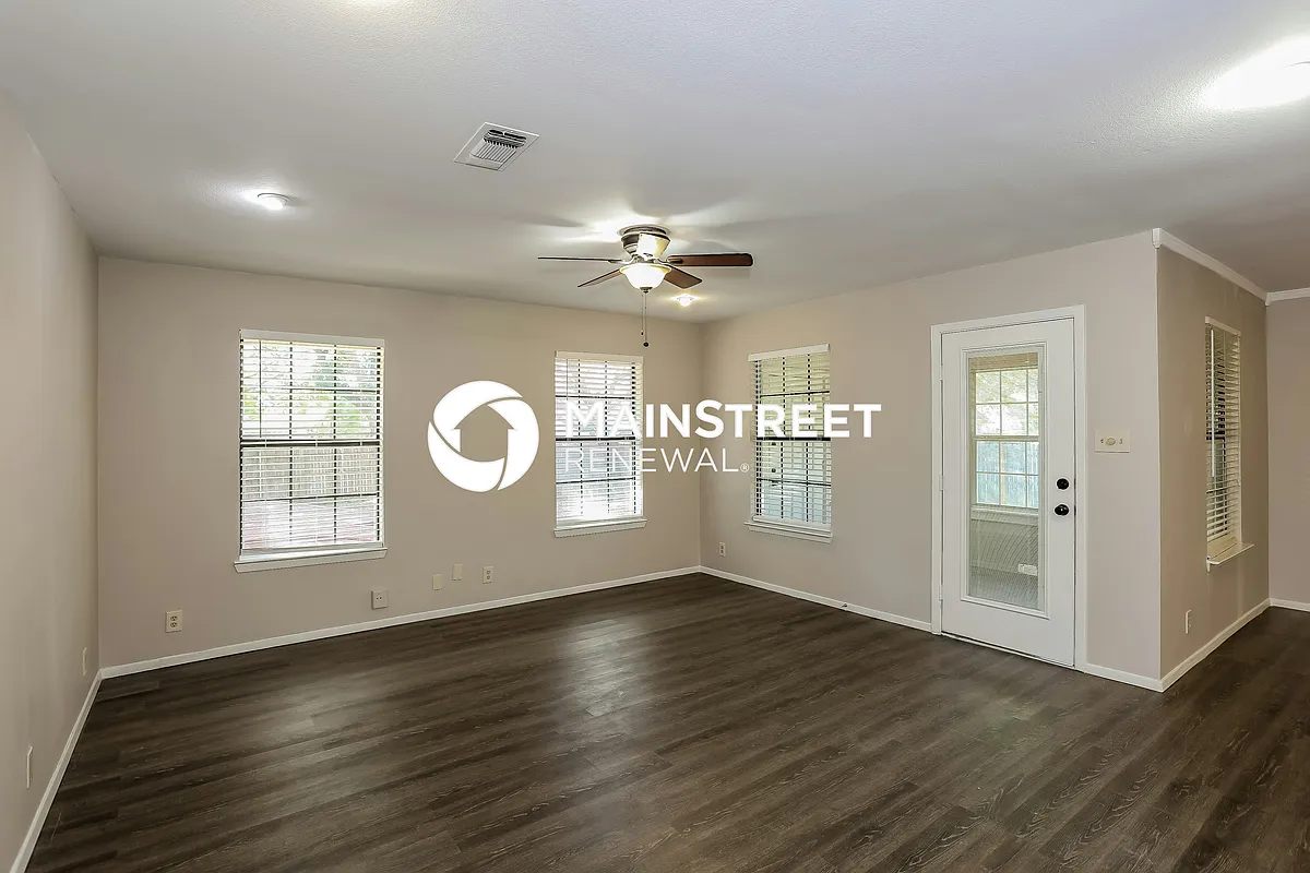 Living Room - 1600 E Bankhead Dr