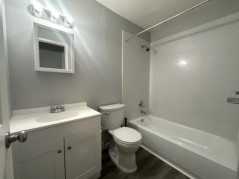 330 W Acacia Street — Photo 32