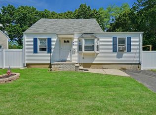 9 Trumen Pl, Hazlet Township, NJ 07734