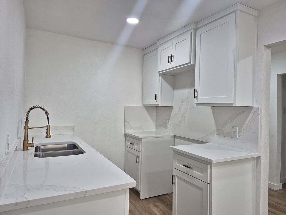 1st image of 5057 Ridglea Ln APT 1107