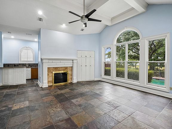 3rd image of 32 Victoria Dr