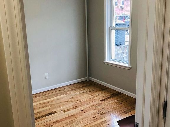 5th image of 2338 27th St #1