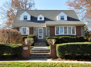 909 Highland Ave, Pelham, NY 10803