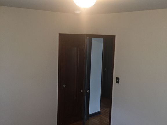 2nd image of 208 S Parker Dr
