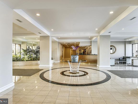 4th image of 501 Slaters Ln APT 806