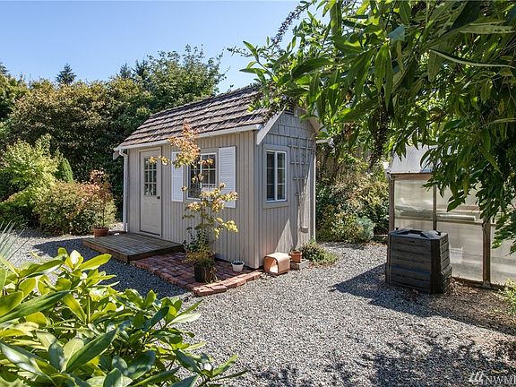 4th image of 6734 47th Avenue Ct E