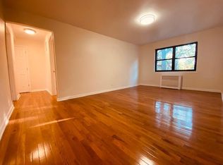 72-50 153rd St #2EE, Flushing, NY 11367